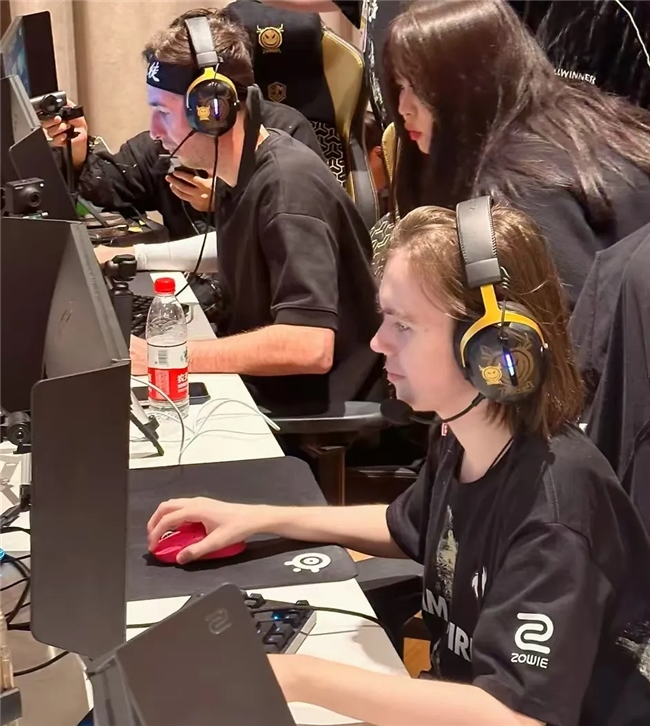 JW 在过去两年中赢得了他的第一个 lan 奖杯