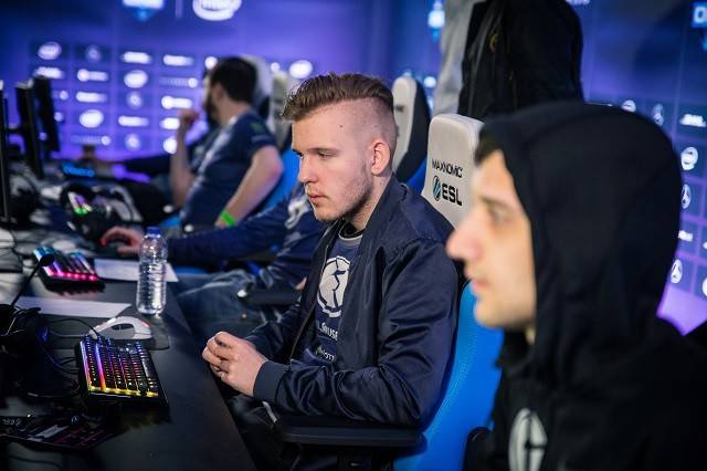 apEX ：当你追逐了十年的东西终于得到时，那种感觉太疯狂了